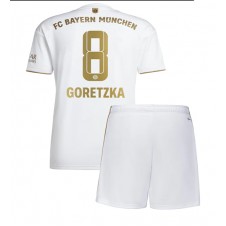 Bayern Munich Leon Goretzka #8 Bortaställ Barn 2022-23 Korta ärmar (+ Korta byxor)